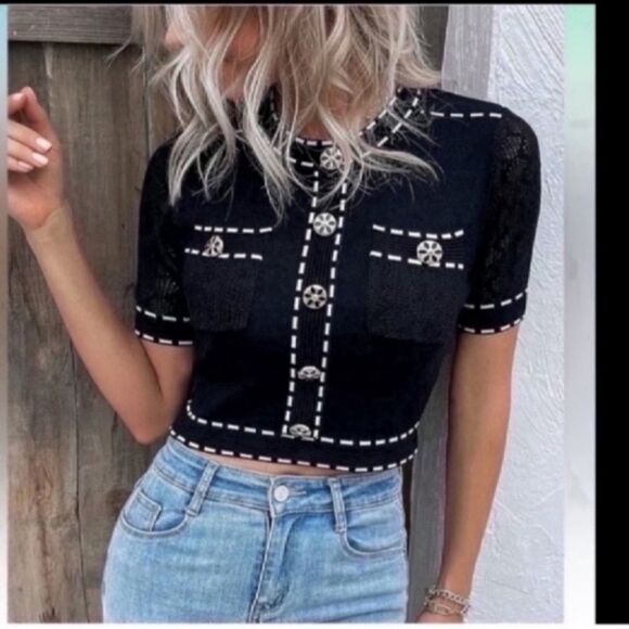 NWT Women Contrast Trim Button Detail Knit Top
Size S - Picture 9 of 9